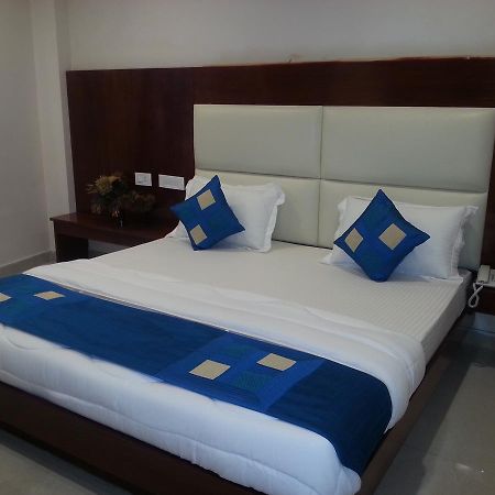 ניו דלהי Hotel Sapphire מראה חיצוני תמונה