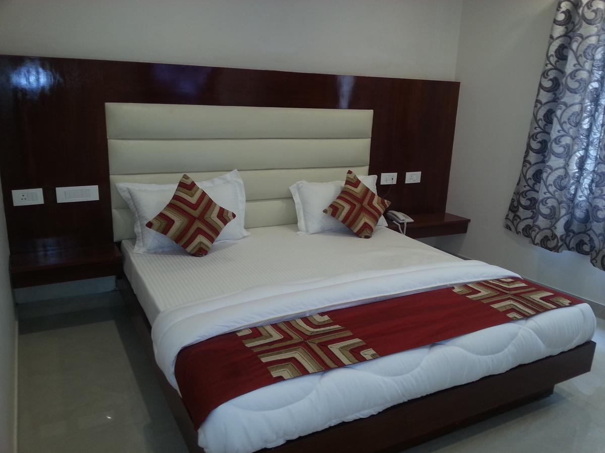 ניו דלהי Hotel Sapphire מראה חיצוני תמונה