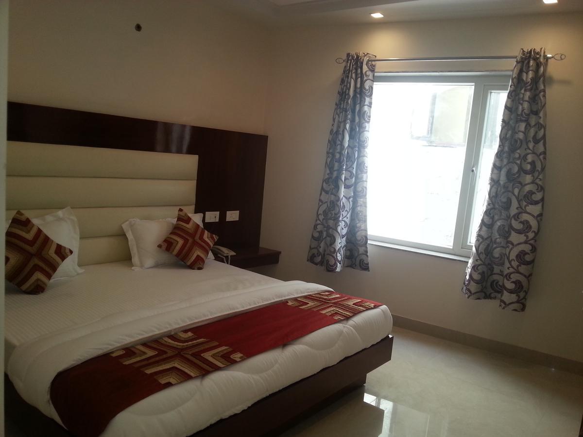 ניו דלהי Hotel Sapphire מראה חיצוני תמונה