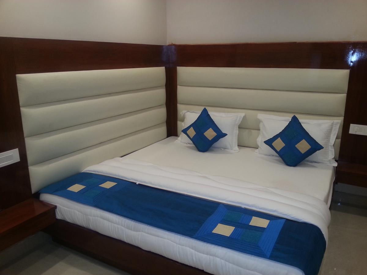 ניו דלהי Hotel Sapphire מראה חיצוני תמונה