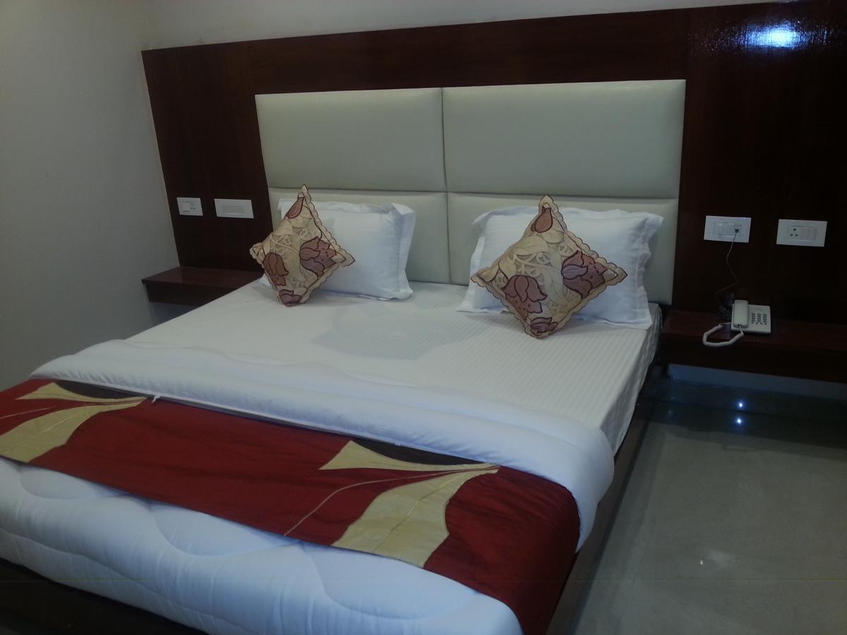 ניו דלהי Hotel Sapphire מראה חיצוני תמונה