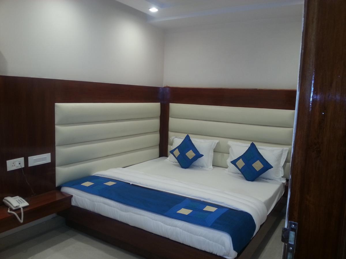 ניו דלהי Hotel Sapphire מראה חיצוני תמונה