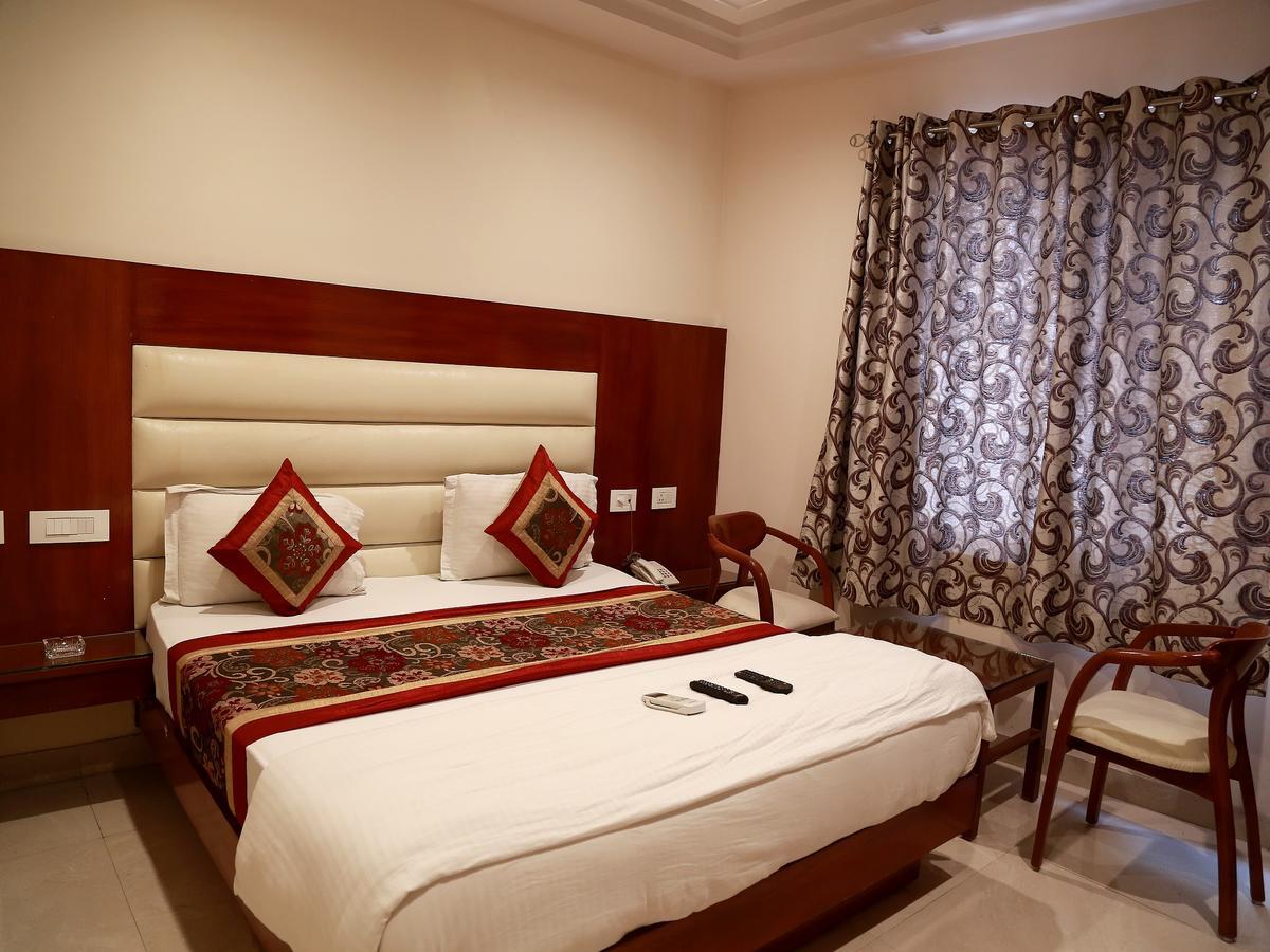 ניו דלהי Hotel Sapphire מראה חיצוני תמונה