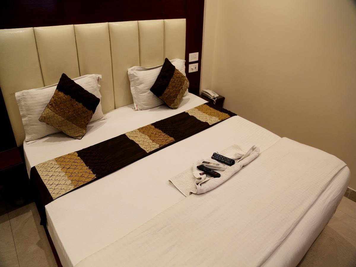 ניו דלהי Hotel Sapphire מראה חיצוני תמונה