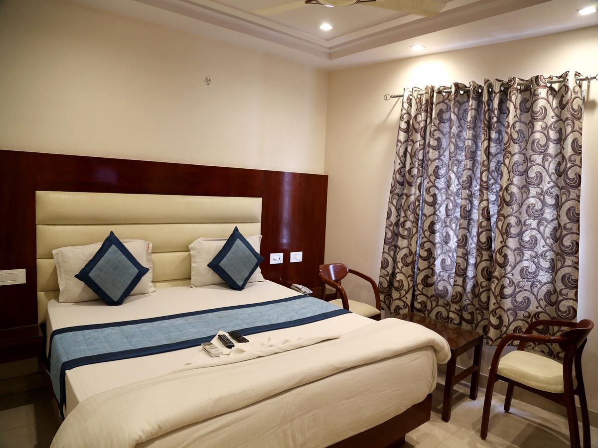 ניו דלהי Hotel Sapphire מראה חיצוני תמונה