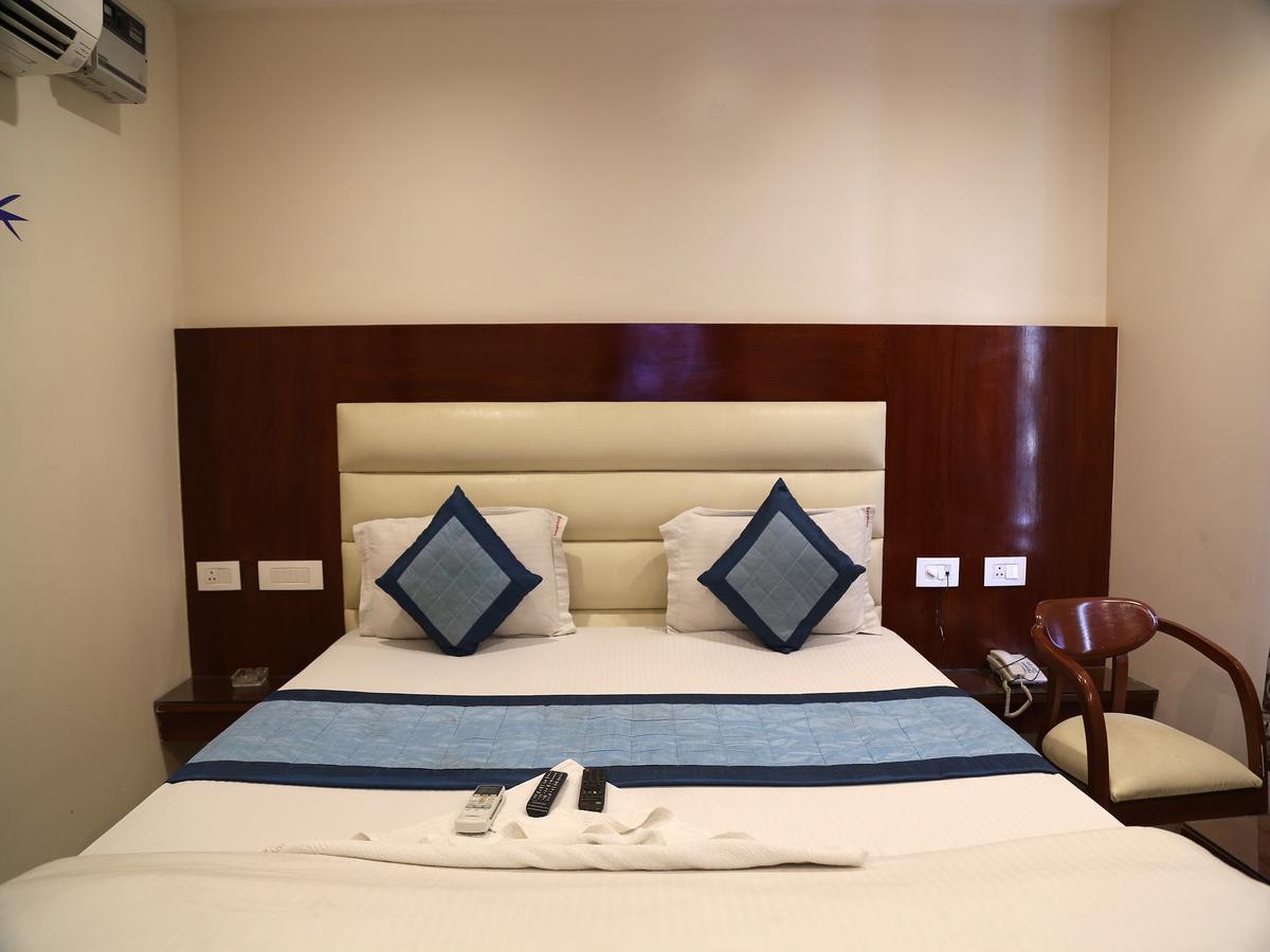 ניו דלהי Hotel Sapphire מראה חיצוני תמונה