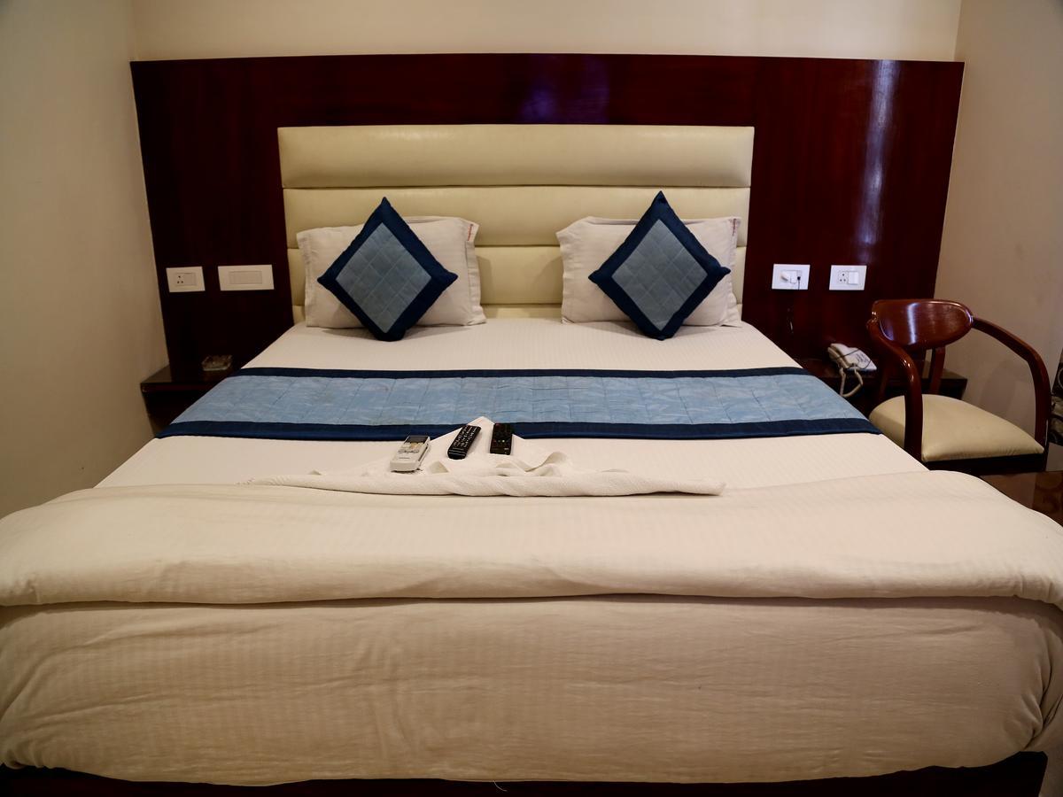 ניו דלהי Hotel Sapphire מראה חיצוני תמונה